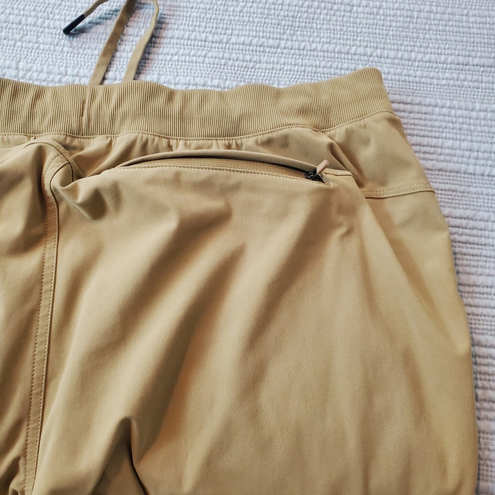 VRST Joggers Mens XXL Tan Excellent Back Zipper Pockets Stretch Commuter Pants - Picture 9 of 12